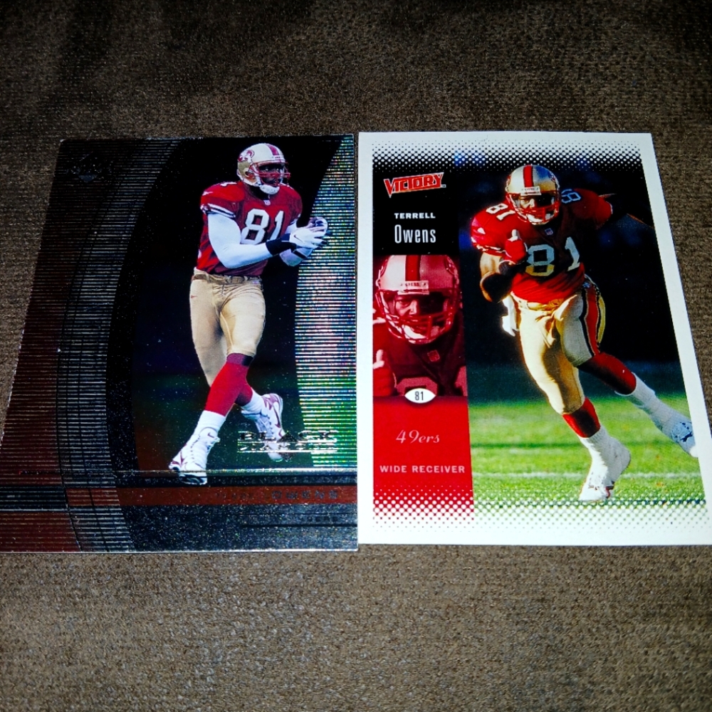 Lot of 2 Terrell Owens football cards